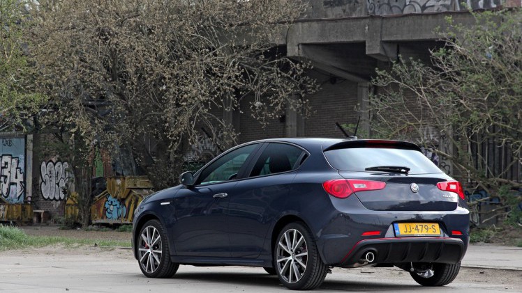 AutoVandaag test de vernieuwde Alfa Romeo Giuiletta in modeljaar 2017. De facelift introduceert de 1.6 JTDm 120 pk met TCT-automaat en dat is een fijn duo. Autotest!