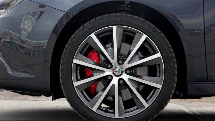 AutoVandaag test de vernieuwde Alfa Romeo Giuiletta in modeljaar 2017. De facelift introduceert de 1.6 JTDm 120 pk met TCT-automaat en dat is een fijn duo. Autotest!