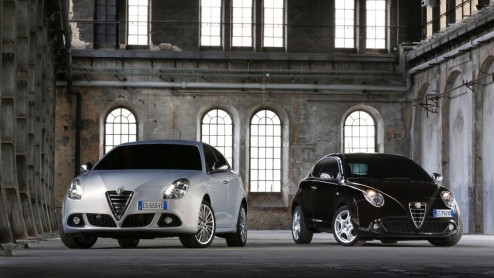 Autotest Alfa Romeo MiTo en Giulietta 2014. Alfa heeft de Mito en Giulietta voor modeljaar 2014 herzien. Belangrijkste nieuws zit hem in het gewijzigde interieur en de komst van nieuwe motoren.