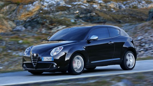 Autotest Alfa Romeo MiTo en Giulietta 2014. Alfa heeft de Mito en Giulietta voor modeljaar 2014 herzien. Belangrijkste nieuws zit hem in het gewijzigde interieur en de komst van nieuwe motoren.