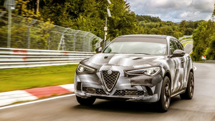 Alfa Romeo testrijder Fabio Francia heeft een record gezet op de Nrburgring met de Stelvio SUV.