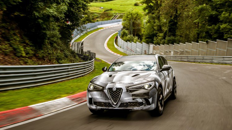 Alfa Romeo testrijder Fabio Francia heeft een record gezet op de Nrburgring met de Stelvio SUV.