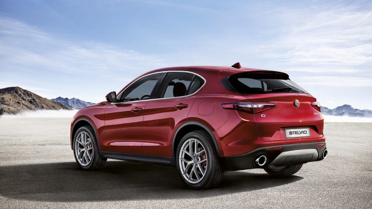 De Alfa Romeo Stelvio kan vanaf nu worden besteld. Daarmee is ook meteen de standaardversie onthuld en weten we iets meer over de auto.