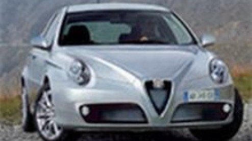 Er zijn een aantal fotos verschenen op internet die het vermoeden wekken hoe de opvolger van de Alfa 147 er uit gaat zien. Waar de eerdere fotos nogal vaag te noemen waren, heeft Autovandaag scherpe