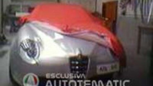 Er zijn een aantal fotos verschenen op internet die het vermoeden wekken hoe de opvolger van de Alfa 147 er uit gaat zien. Waar de eerdere fotos nogal vaag te noemen waren, heeft Autovandaag scherpe