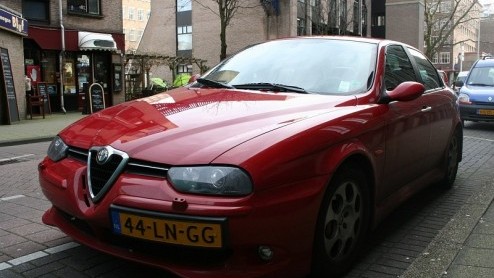 Op deze zonnige vrijdagmiddag heb ik mijn camera ter hand genomen om te kijken wat er zoal in het pittoreske Rotterdam te vinden is op straat. In het uur dat ik door de straten heen wandelde kwam ik o