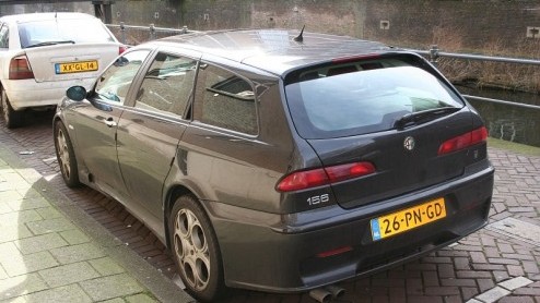 Op deze zonnige vrijdagmiddag heb ik mijn camera ter hand genomen om te kijken wat er zoal in het pittoreske Rotterdam te vinden is op straat. In het uur dat ik door de straten heen wandelde kwam ik o