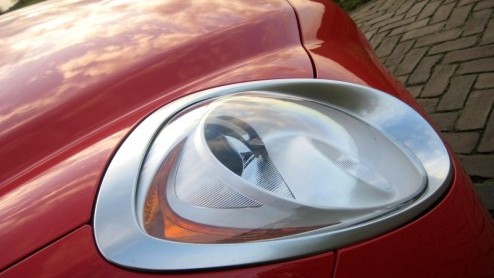 Wat kunnen we de Alfa Romeo 8C dankbaar zijn. De stijl van dit paradepaard uit Itali bleek een rijke voedingsbodem voor nieuwe Alfa-modellen, om te beginnen met de MiTo. Na kennismaking met deze benj