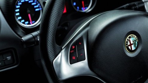 De Alfa MiTo werd donderdag in Itali voorgesteld aan het publiek, waardoor alle geheimen zijn onthuld en meer precieze details bekend zijn geworden. Ook zijn er nieuwe beelden beschikbaar. De carconf