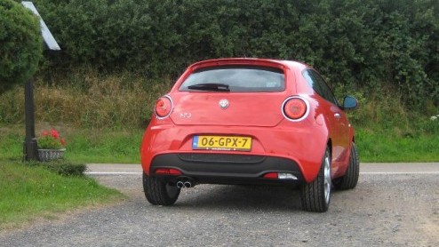 De strijd van Alfa in het compacte segment is dit jaar losgebarsten. Naast de voor 2009 gepland staande 149 verschijnt dit jaar de MiTo ten tonele, en hoe. Veiligheid, innovatieve techniek en sportivi