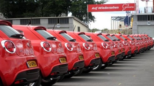 De strijd van Alfa in het compacte segment is dit jaar losgebarsten. Naast de voor 2009 gepland staande 149 verschijnt dit jaar de MiTo ten tonele, en hoe. Veiligheid, innovatieve techniek en sportivi