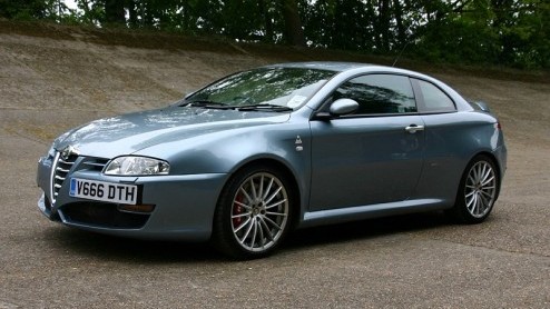 Dit wordt het allerlaatste bericht over de Alfa V6, tenminste, daar ga ik van uit. Autodelta, zeg maar een beetje de huistuner van Alfa, heeft nog 1x de V6 van wat extra vermogen voorzien. En het is e