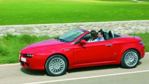 De dieselfanaten kunnen hun hart ophalen. Alfa Romeo heeft besloten de Spider uit te rusten met de 2.4 JTDm.