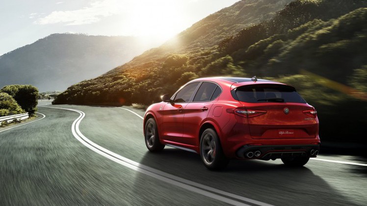 Op de Los Angeles Auto Show 2016 heeft Alfa Romeo zijn eerste SUV onthuld: de Stelvio. De Quadrifolgio is de eerste uitvoering die we te zien krijgen.