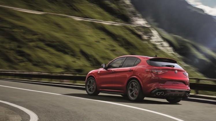 Op de Los Angeles Auto Show 2016 heeft Alfa Romeo zijn eerste SUV onthuld: de Stelvio. De Quadrifolgio is de eerste uitvoering die we te zien krijgen.