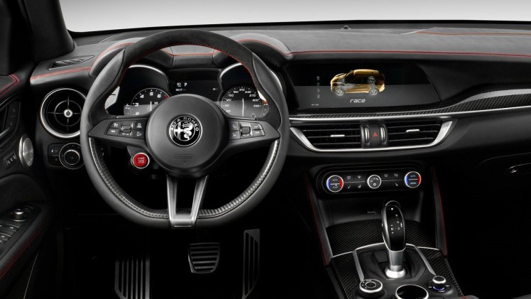 Op de Los Angeles Auto Show 2016 heeft Alfa Romeo zijn eerste SUV onthuld: de Stelvio. De Quadrifolgio is de eerste uitvoering die we te zien krijgen.