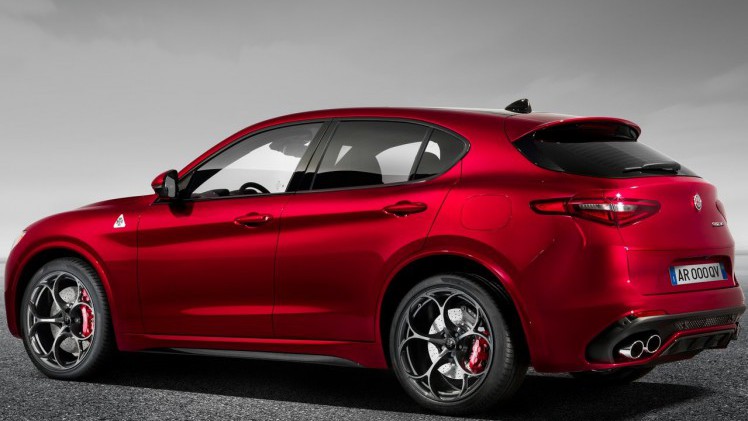 Op de Los Angeles Auto Show 2016 heeft Alfa Romeo zijn eerste SUV onthuld: de Stelvio. De Quadrifolgio is de eerste uitvoering die we te zien krijgen.