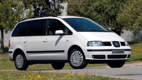 Het gamma van Seats Pakezel, de Alhambra, is bijgewerkt. Deze ruime en praktische MPV is er nu ook als extra zuinige Ecomotive en daarnaast komt Seat met nieuwe uitrustingsniveaus. De prijs voor de
