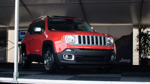 Jeep heeft de prijzen bekend gemaakt van de Renegade, die vanaf november bij de Nederlandse dealers is te bewonderen. Aan de compacte SUV hangt een prijskaartje vanaf 22.990 euro.
