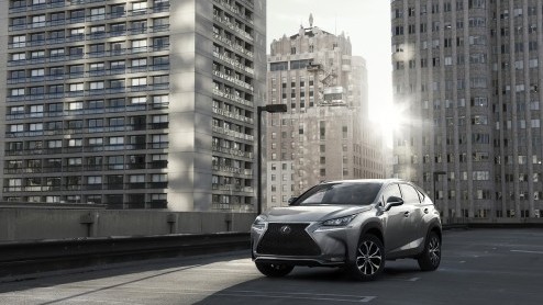 We hadden al een richtprijs van de Lexus NX 300h van onder de 50 mille en die blijkt aardig te kloppen. De compacte SUV van de Japanners moet namelijk minimaal 47.900 euro gaan opbrengen.