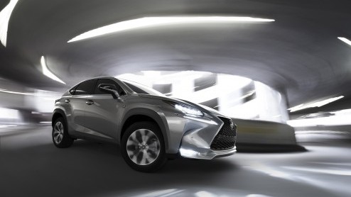 We hadden al een richtprijs van de Lexus NX 300h van onder de 50 mille en die blijkt aardig te kloppen. De compacte SUV van de Japanners moet namelijk minimaal 47.900 euro gaan opbrengen.