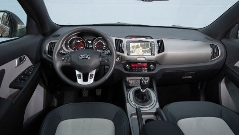 Een vernieuwde Kia Sportage? Jawel, de fabrikant heeft de Sportage op details bijgepunt. De prijzen zijn ook al bekend. Aan de vanafprijs werd niet getornd, de 2.0 GDI is wel in prijs gestegen.
