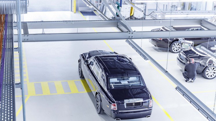 Het was bekend dat het eraan zat te komen en nu is het zover: de allerlaatste Rolls-Royce Phantom VII is een feit. Het laatste exemplaar heeft het Huis van Rolls-Royce in Goodwood verlaten.