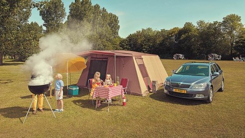 Om er zeker van het zijn dat alle Skoda-rijders veilig de zomer doorkomen, roepen de dealers hun klanten op voor een All-in Zomercheck. De Skodas worden dan op 26 punten gecontroleerd.