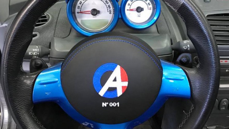 In Frankrijk kan een Smart roadster worden omgebouwd tot een Alpine A110 Berlinette.