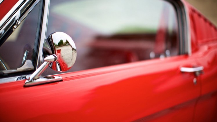 Het is geen perfect bewaard exemplaar, maar een gloednieuwe auto. Het Amerikaanse Revology Cars bouwt sinds kort replica's van de oer-Mustang, maar dan wel van zeer hoge kwaliteit.