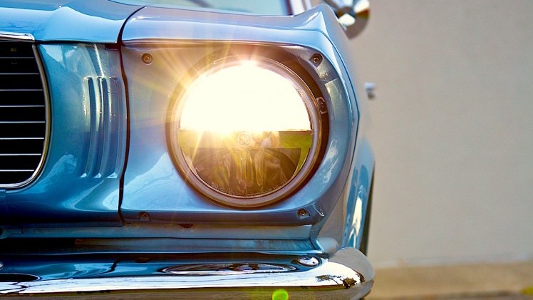 Het is geen perfect bewaard exemplaar, maar een gloednieuwe auto. Het Amerikaanse Revology Cars bouwt sinds kort replica's van de oer-Mustang, maar dan wel van zeer hoge kwaliteit.