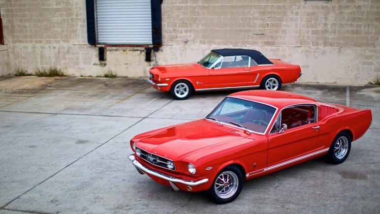 Het is geen perfect bewaard exemplaar, maar een gloednieuwe auto. Het Amerikaanse Revology Cars bouwt sinds kort replica's van de oer-Mustang, maar dan wel van zeer hoge kwaliteit.