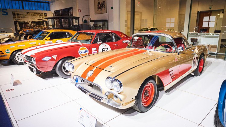 Autoworld Brussel heeft tot eind januari een prachtige thematentoonstelling over Amerikaanse auto's en motoren uit de jaren vijftig en zestig.