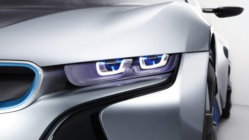 De ontwikkeling van autoverlichting, van halogeen naar xenon en led. Dit jaar doet ook al laserverlichting intrede bij BMW en Audi.