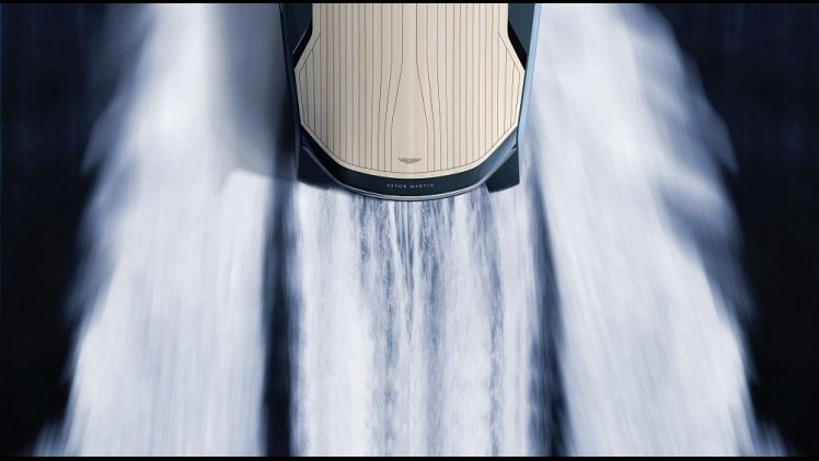 De Aston Martin AM37 is een nieuwe speedboat die eind 2015 in productie gaat, in samenwerking met Quintessense Yachts en Mulder Design.