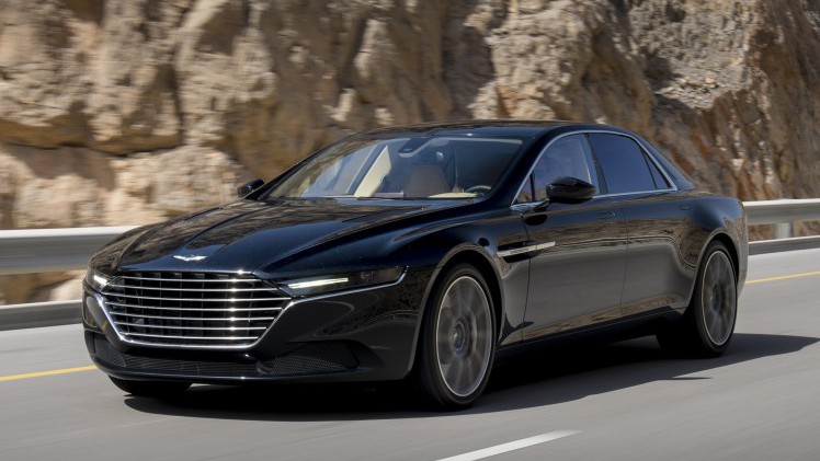Exclusiviteit heeft een prijs. Aston Martin bouwt 200 exemplaren van de Lagonda, die in het Verenigd Koninkrijk een vanafprijs heeft van 696.000 Britse pond, zon n miljoen euro.
