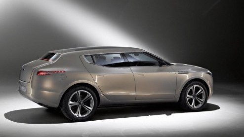 Aston Martin-topman Ulrich Bez hoopt op een verregaande samenwerking met Daimler.Zo zou de Lagonda prima uit de voeten kunnen op het onderstel van de volgende generatie ML-klasse.
