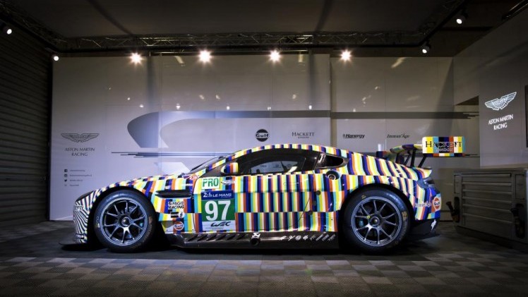 Niet het herkenbare lichtblauw en oranje van Gulf, maar een wilde verzameling geometrische vormen is dit weekend te zien op Le Mans. Aston Martin Racing presenteerde vandaag de 'art car'.