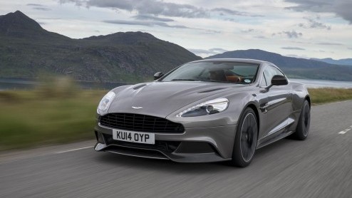 Update voor Aston Martin Vanquish en Rapide S met nieuwe achttrapsautomaat, meer vermogen en styling upgrades.