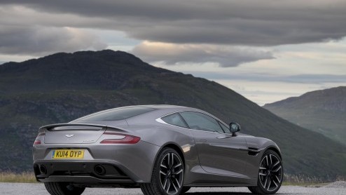 Update voor Aston Martin Vanquish en Rapide S met nieuwe achttrapsautomaat, meer vermogen en styling upgrades.
