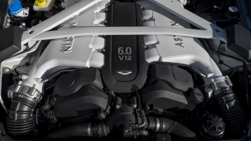 Update voor Aston Martin Vanquish en Rapide S met nieuwe achttrapsautomaat, meer vermogen en styling upgrades.