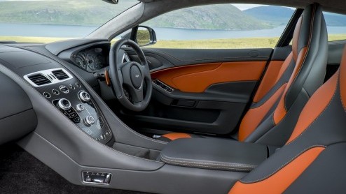 Update voor Aston Martin Vanquish en Rapide S met nieuwe achttrapsautomaat, meer vermogen en styling upgrades.