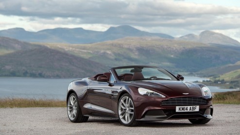 Update voor Aston Martin Vanquish en Rapide S met nieuwe achttrapsautomaat, meer vermogen en styling upgrades.