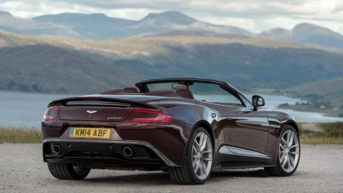 Update voor Aston Martin Vanquish en Rapide S met nieuwe achttrapsautomaat, meer vermogen en styling upgrades.