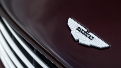 Update voor Aston Martin Vanquish en Rapide S met nieuwe achttrapsautomaat, meer vermogen en styling upgrades.