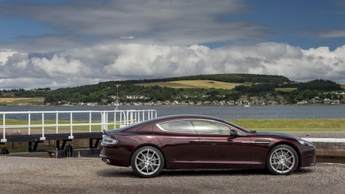 Update voor Aston Martin Vanquish en Rapide S met nieuwe achttrapsautomaat, meer vermogen en styling upgrades.