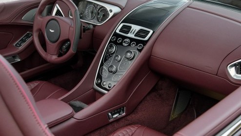 Update voor Aston Martin Vanquish en Rapide S met nieuwe achttrapsautomaat, meer vermogen en styling upgrades.