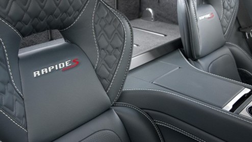 Update voor Aston Martin Vanquish en Rapide S met nieuwe achttrapsautomaat, meer vermogen en styling upgrades.