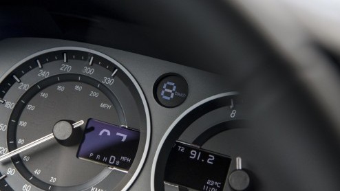 Update voor Aston Martin Vanquish en Rapide S met nieuwe achttrapsautomaat, meer vermogen en styling upgrades.