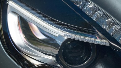Update voor Aston Martin Vanquish en Rapide S met nieuwe achttrapsautomaat, meer vermogen en styling upgrades.